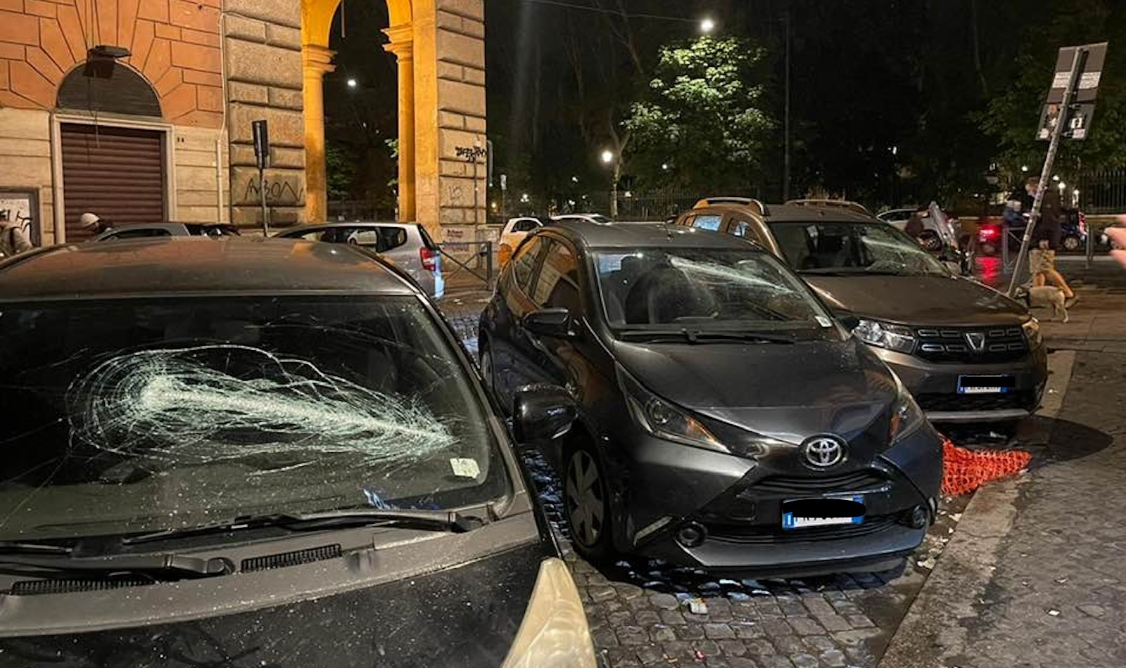 Finestrini della auto infranti da stranieri irregolari all'Esquilino