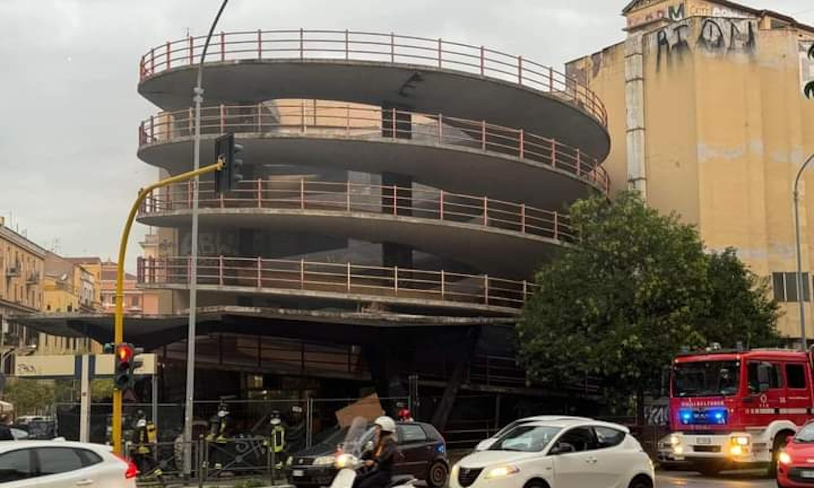 incendio parcheggio via Magna Grecia a San Giovanni - Roma