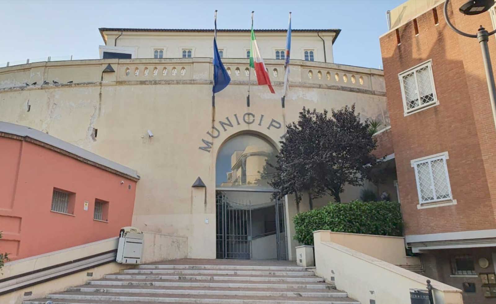 Anzio, la sede del Comune sul lungomare