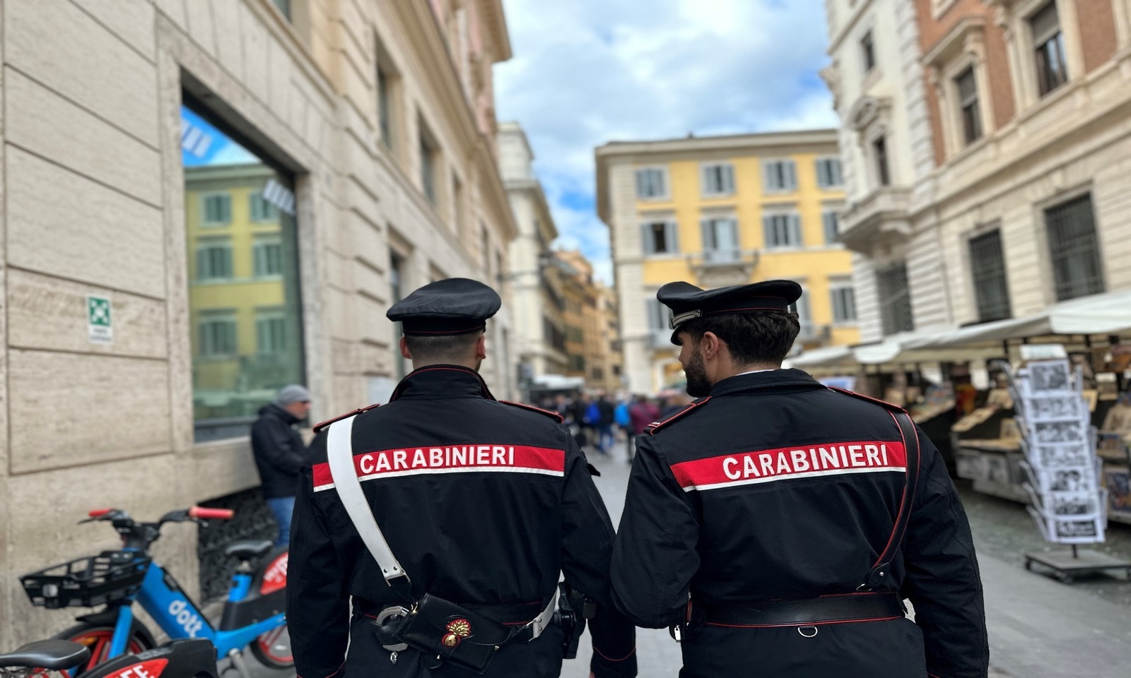 Controlli antiborseggio dei carabinieri a Roma