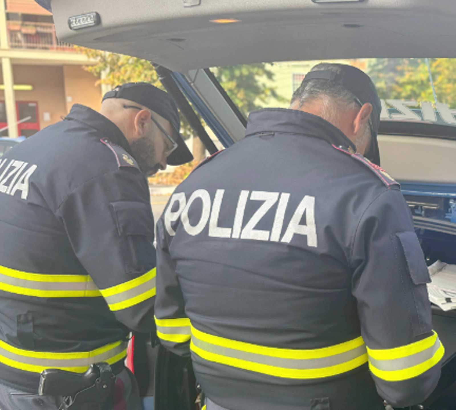 Polizia in azione nel quartiere di Primavalle, a Roma