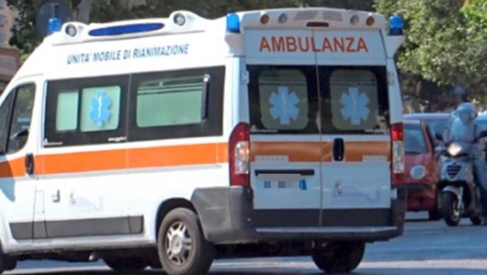 Autoambulanza in azione a Roma