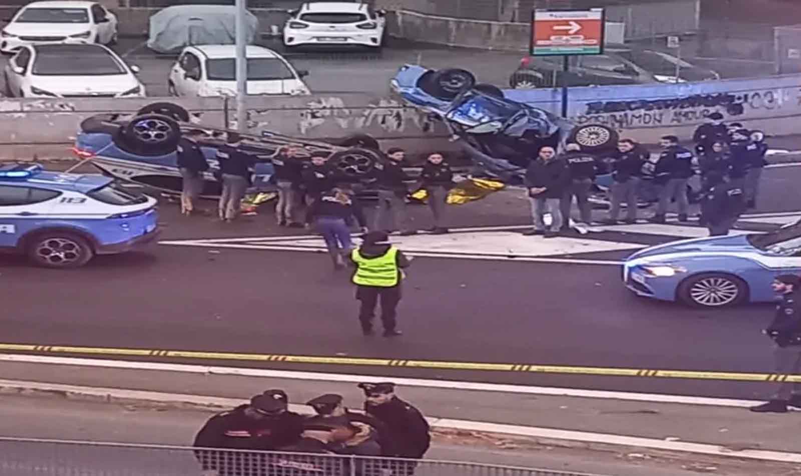 Roma, incidente mortale tra due auto della polizia