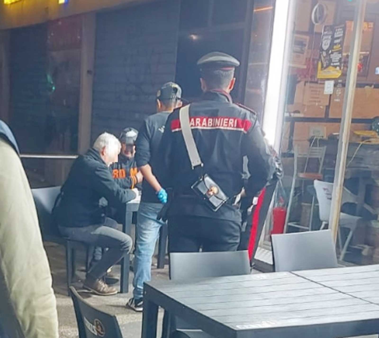 Carabinieri in azione a Roma, al Laurentino 38