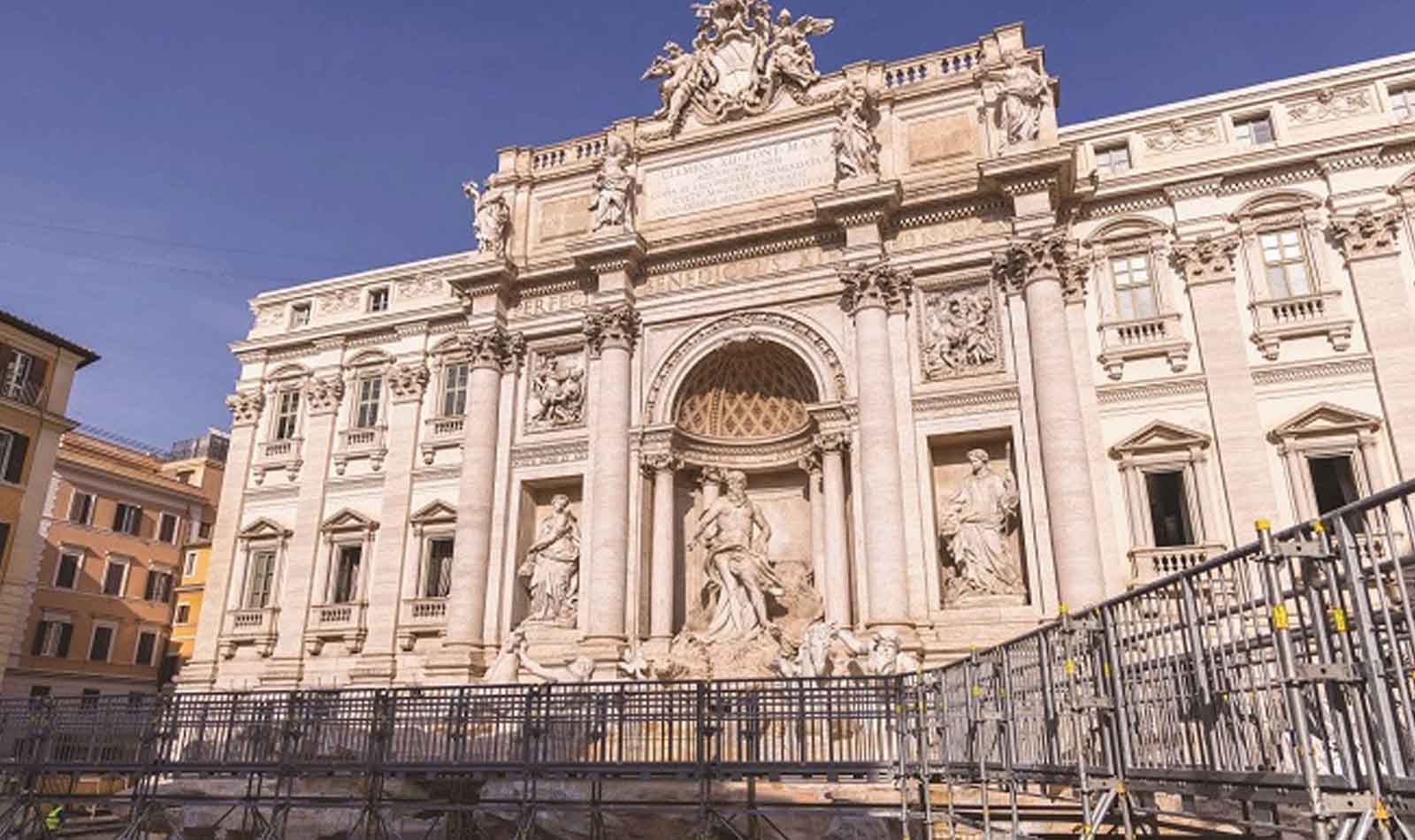 Roma passerella Fontana di Trevi