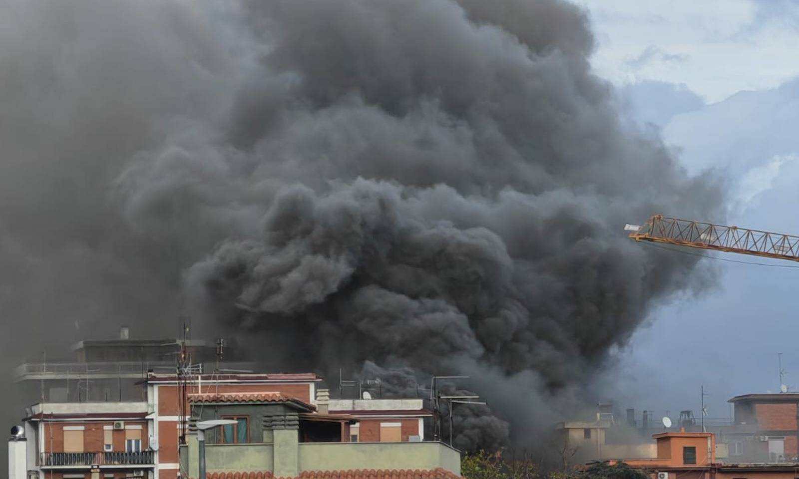 incendio via Aragona - via Carlentini