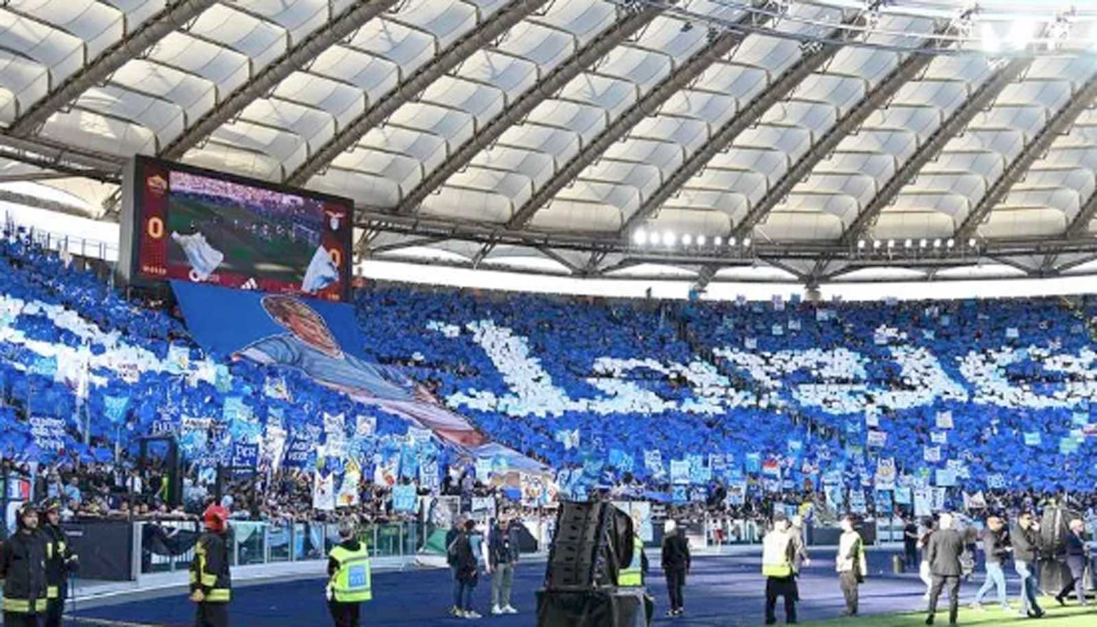 Roma, la curva nord durante una recente partita all'Olimpico di Roma