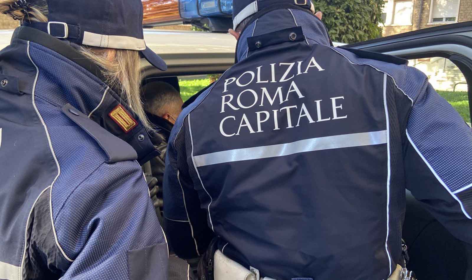 Polizia Locale in azione in via Salviati