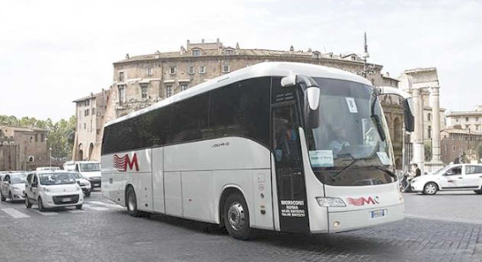 Un bus turistico a Roma