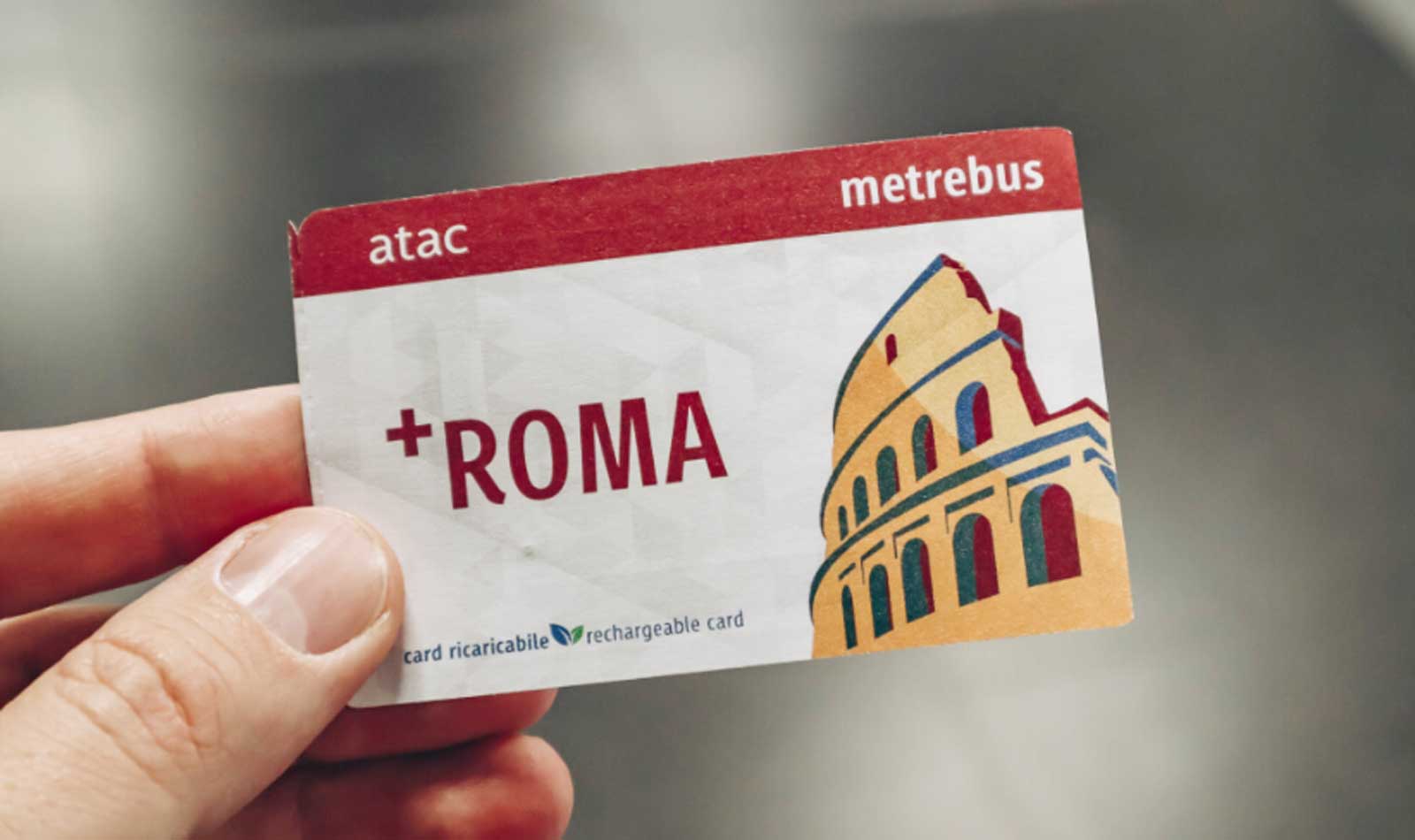 Un biglietto metro e bus di Roma