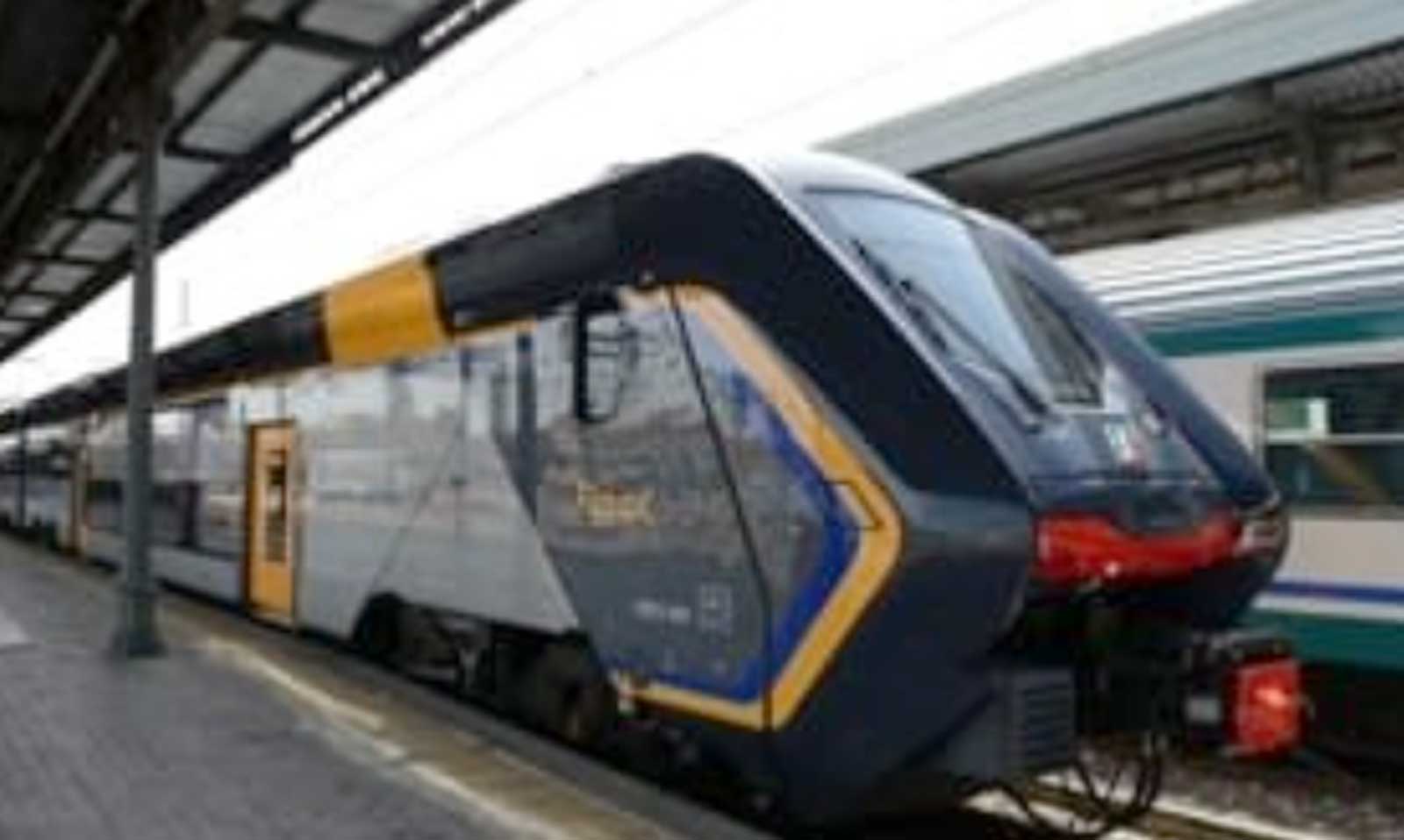 Un treno a Roma, stazione ferroviaria Pigneto