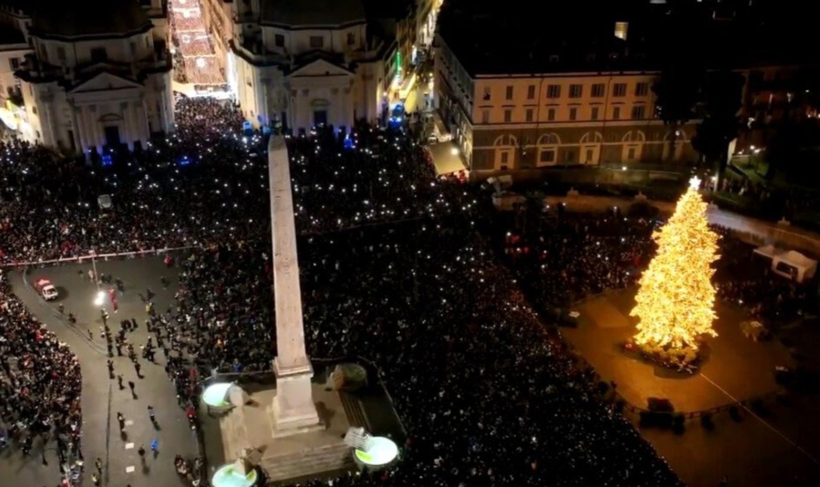 Albero a Piazza del Popolo l'8 dicembre