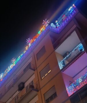 balcone decorato a Roma