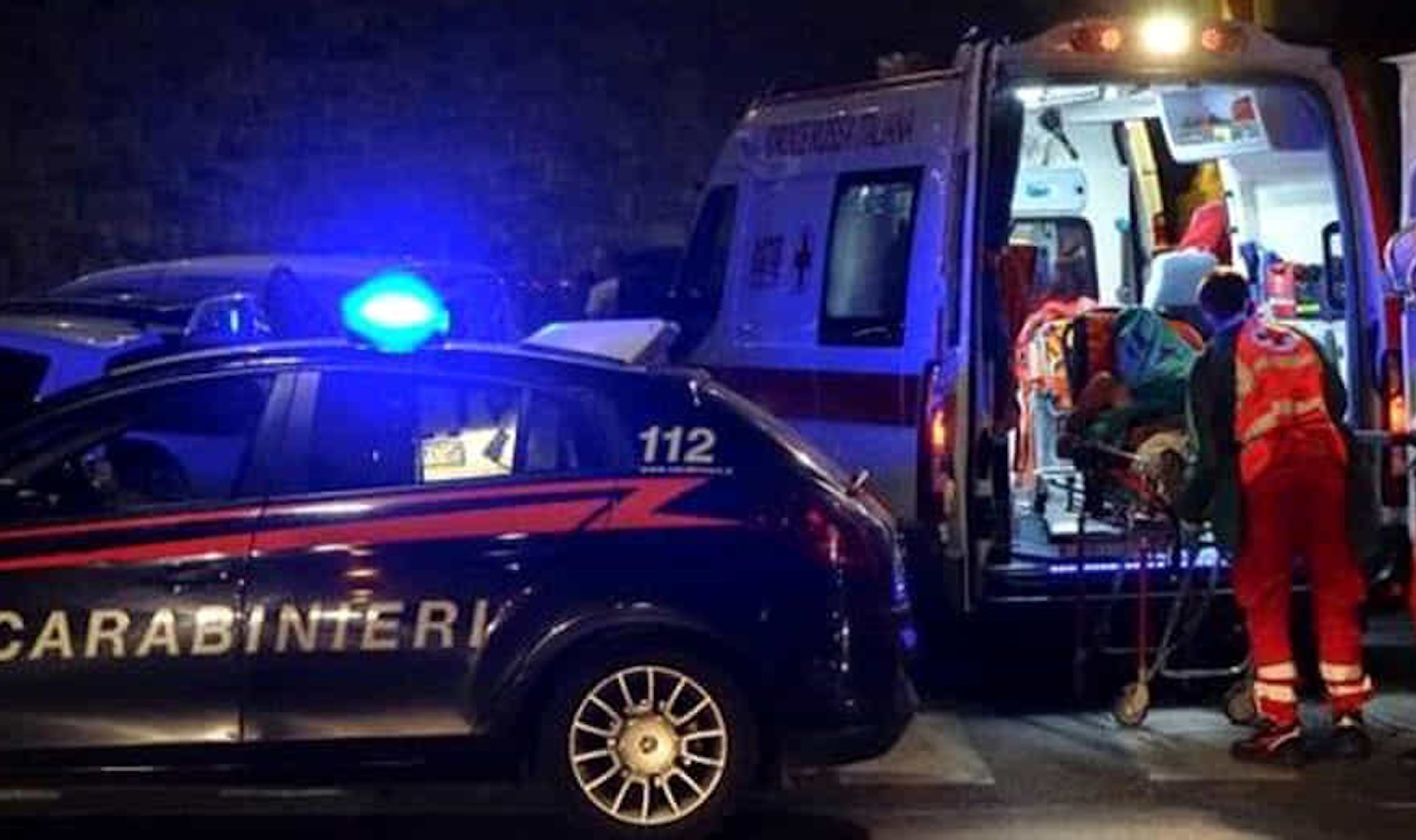 carabinieri e ambulanza notte