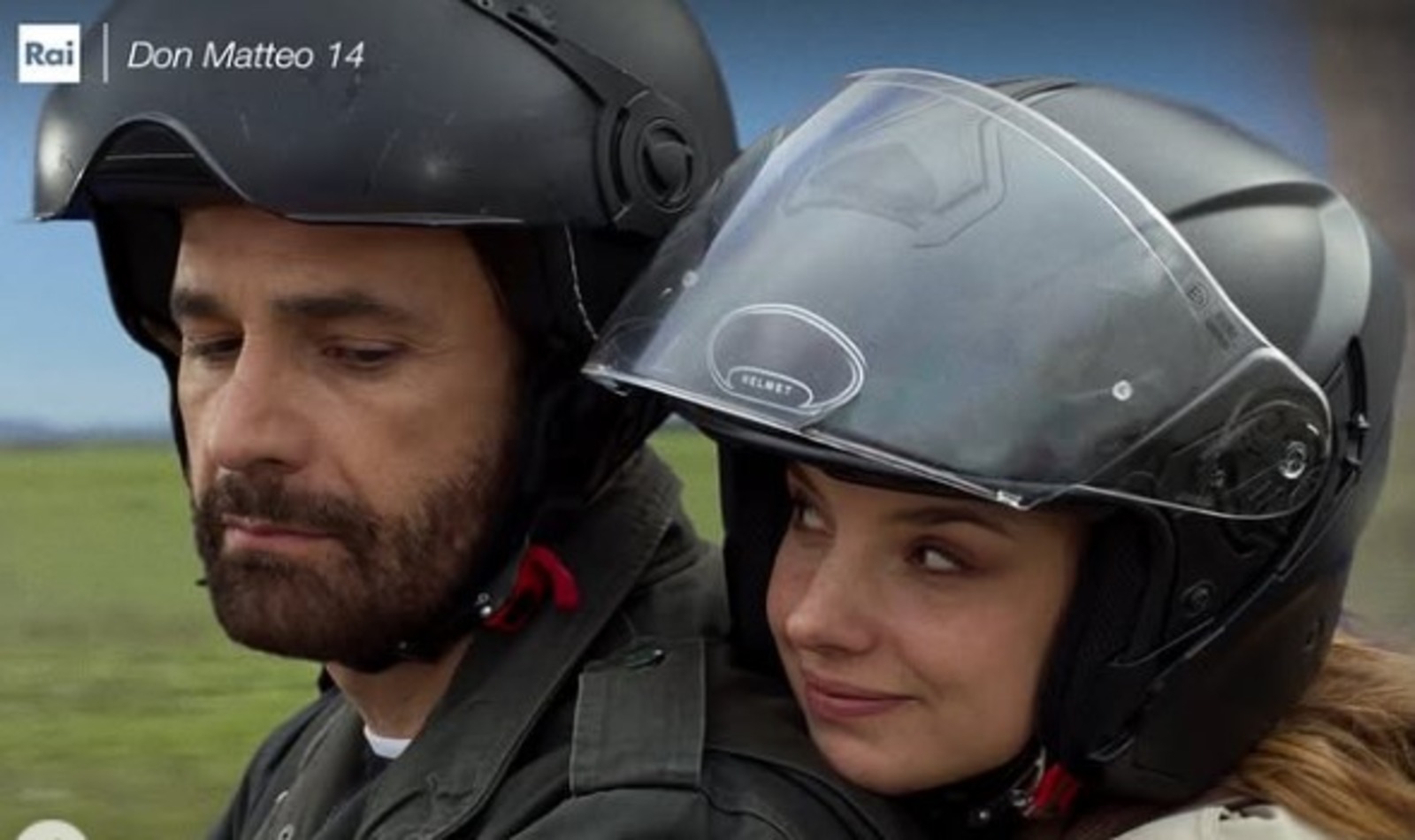 Giulia e Don Massimo in Don Matteo 14 su Rai 1