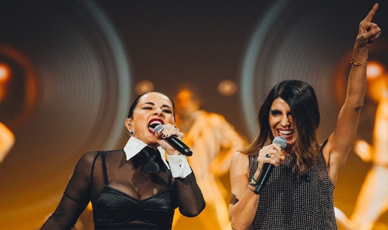 Paola Iezzi e Giorgia sul palco di X Factor 2024 nel corso della finale