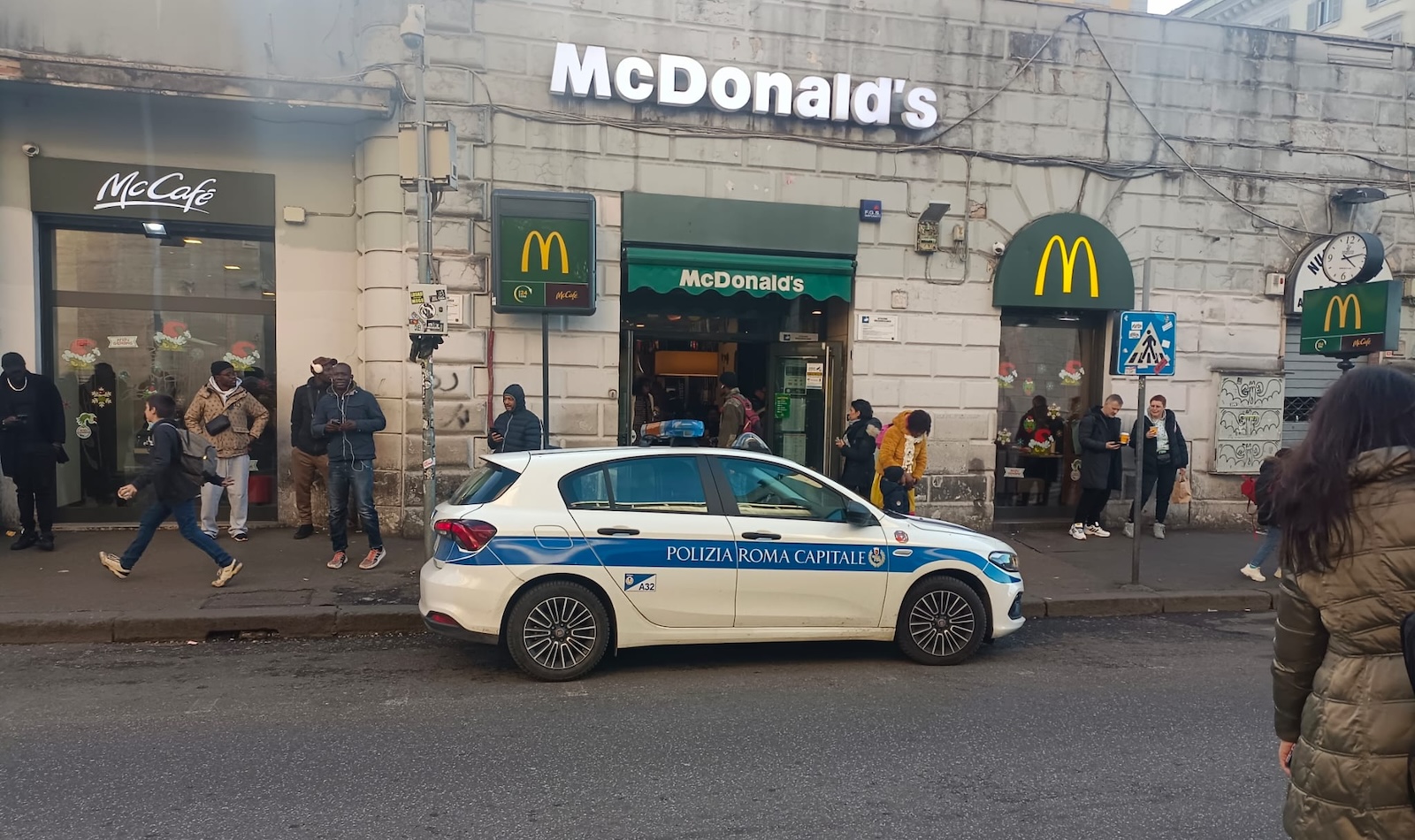 riapertura Mc Donald's via Giolitti a Roma