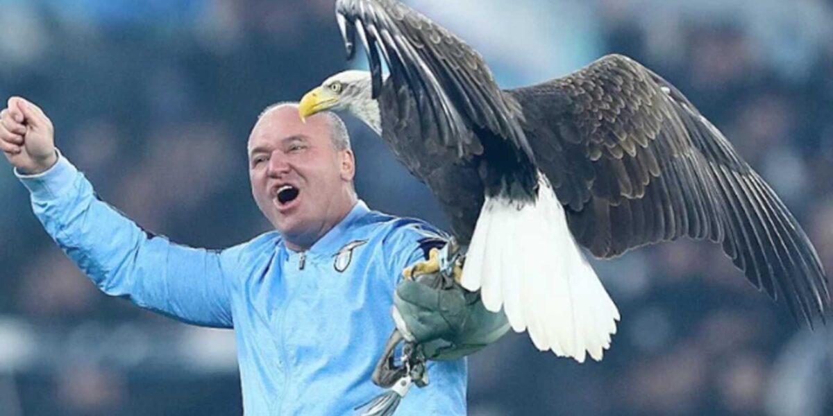 Roma, il falconiere della Lazio Juan Bernabé