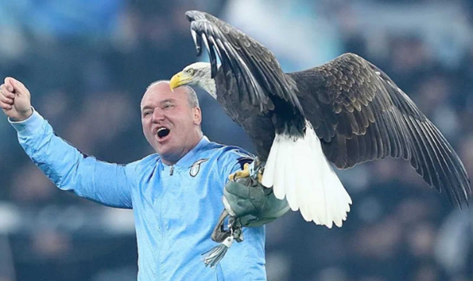 Roma, il falconiere della Lazio Juan Bernabé