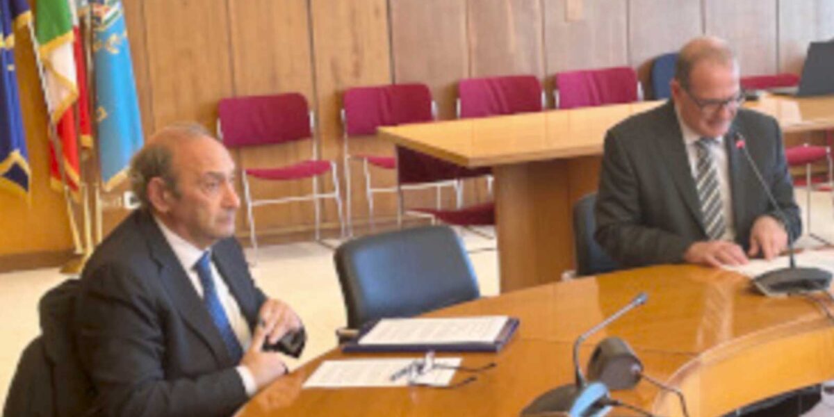 Regione Lazio, da sinistra Antonio Mallamo, Amministartore Astral e Commissario della roma-Latina e Cisterna-Valmontone, a destra Cosmo Mitrano, Presidente della commissione Lavori Pubblici Lazio