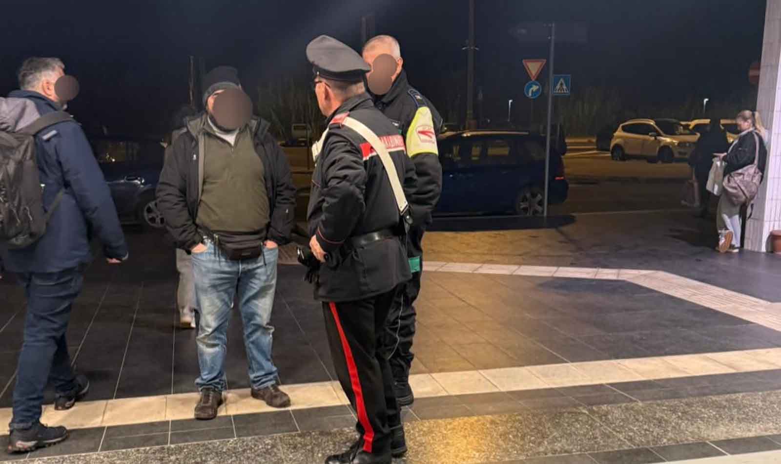 Roma, Carabinieri in azione per droga lungo la metro C