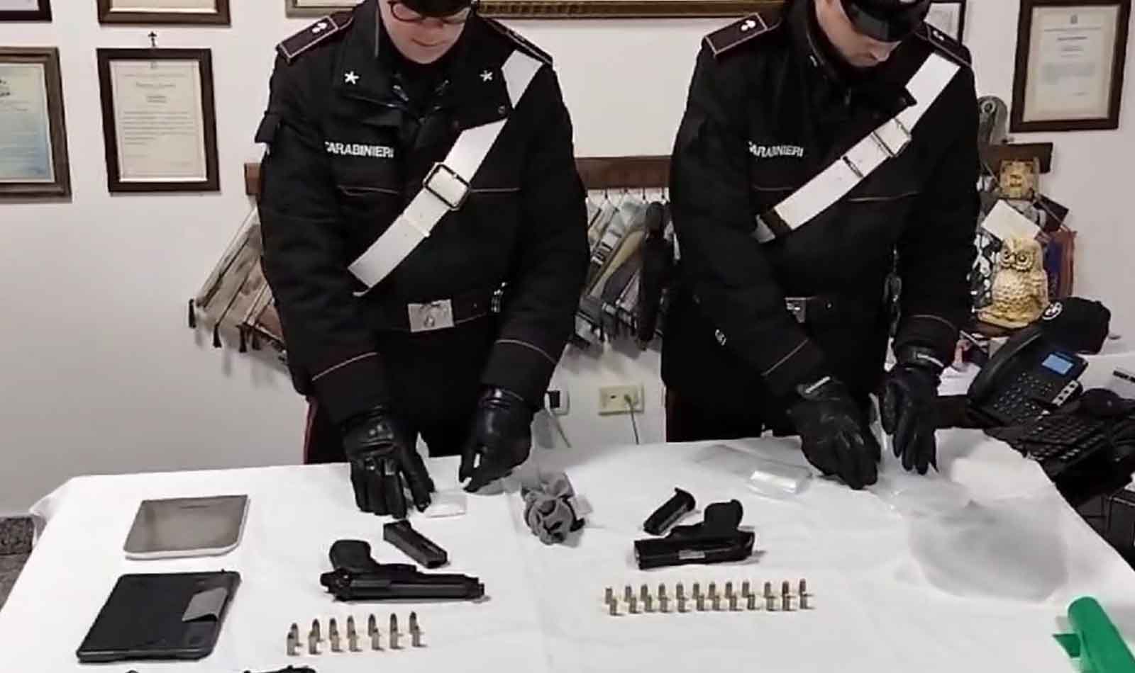 Roma, Carabinieri sequestrano armi