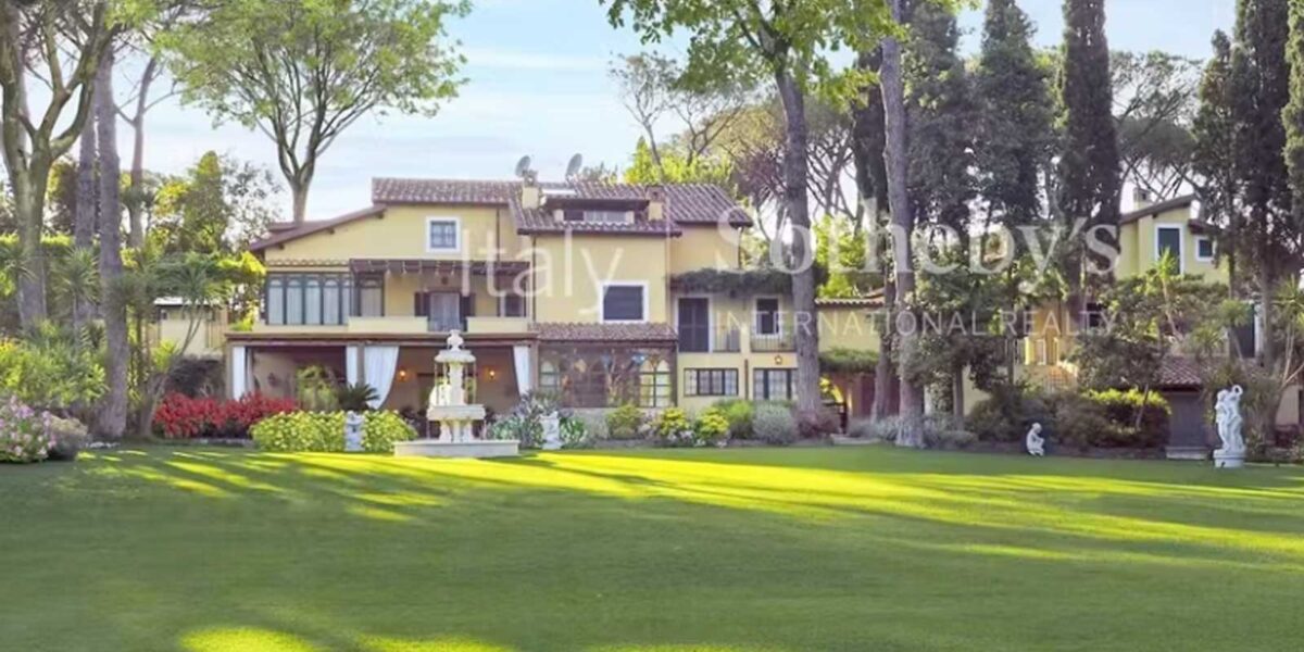 Roma, è in vendita la villa da sogno di Berlusconi immersa nel Parco dell'Appia Antica