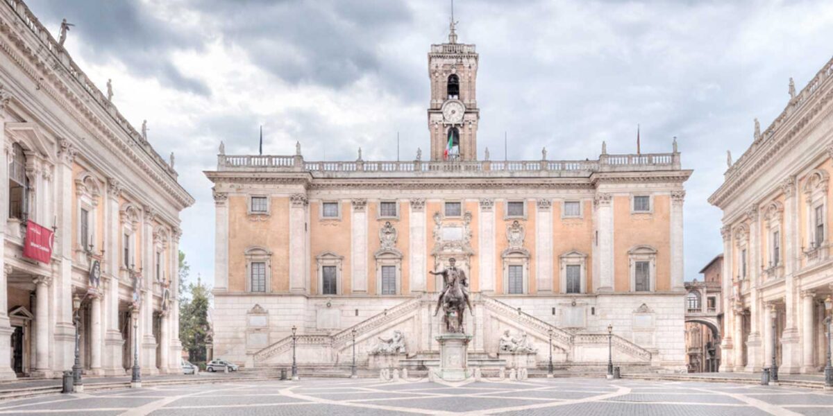 In foto piazza del Campidoglio, a Roma