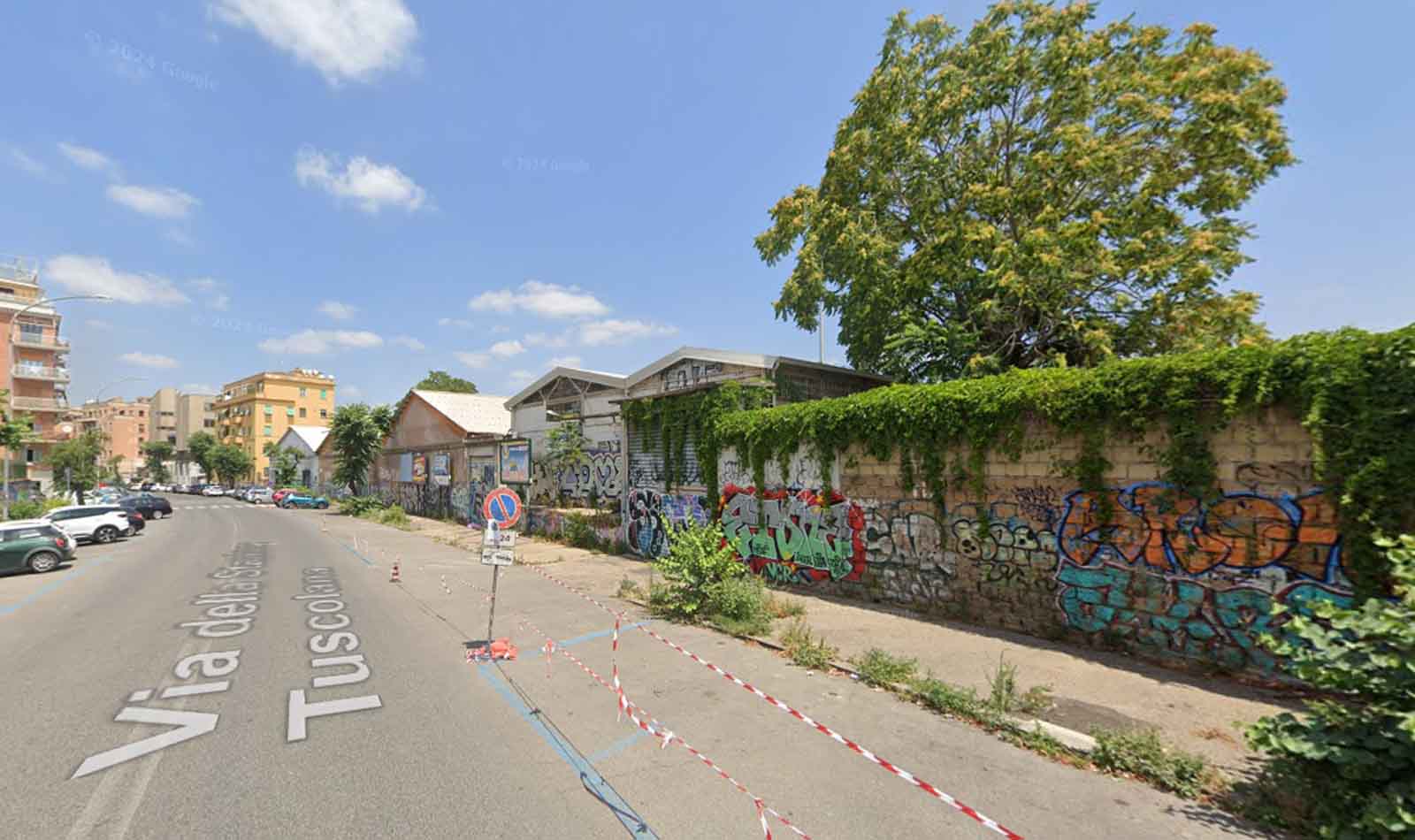 Roma, crollo del muro in via della Stazione Tuscolana