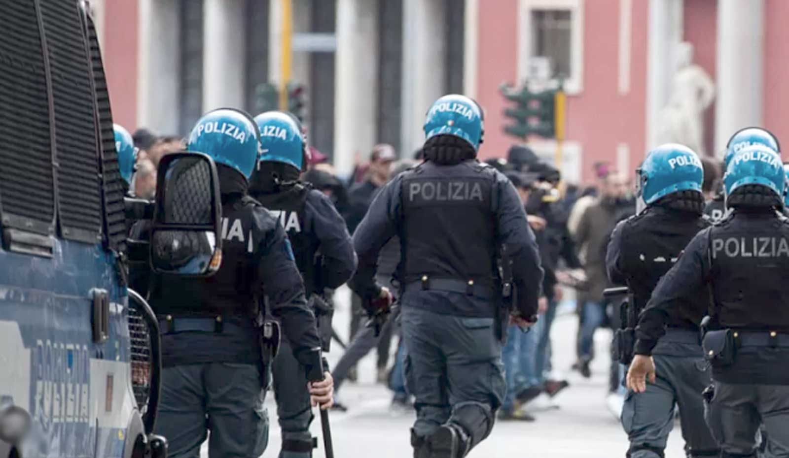 Polizia attorno allo stadio Olimpico di Roma, foto d'archivio