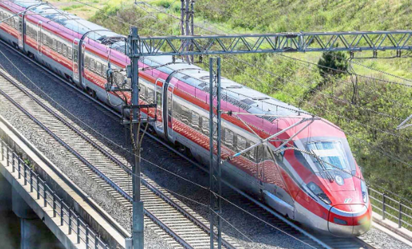 Un treno dell'alta velocità Roma-Firenze