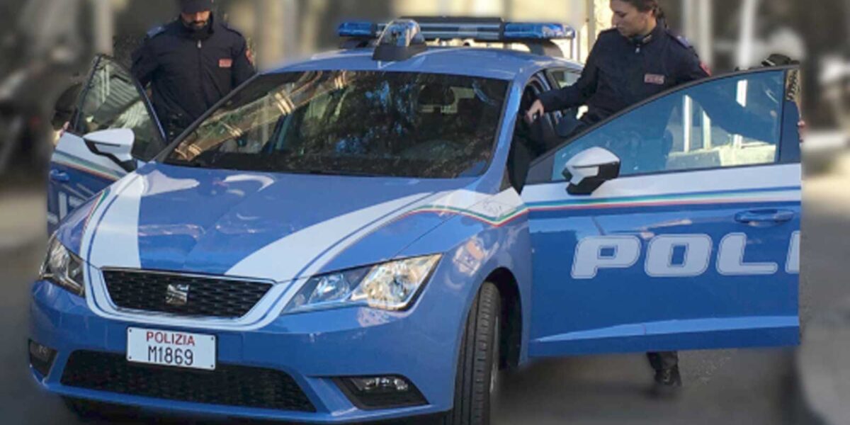 Una pattuglia della Polizia di Stato