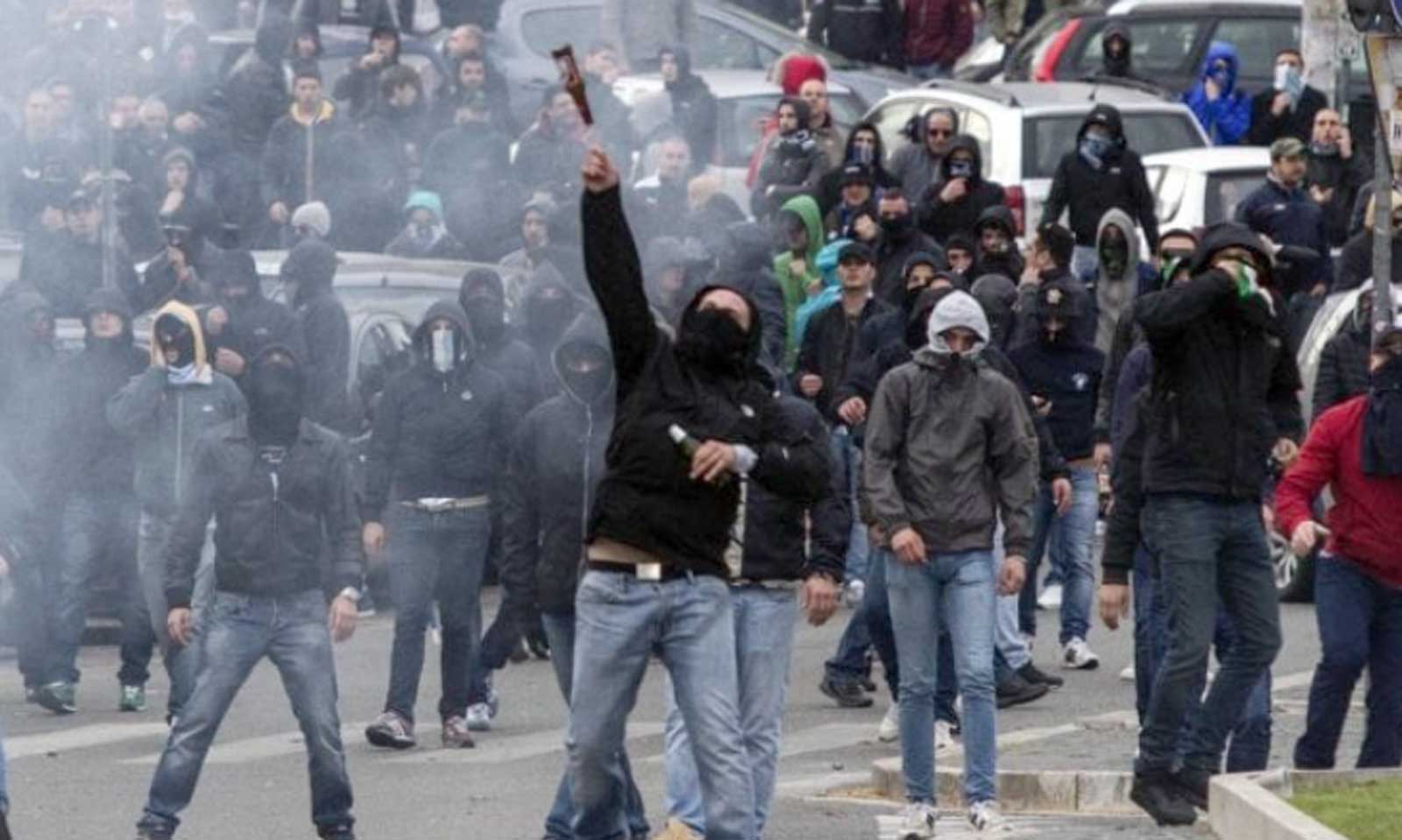 Roma, gli scontri prima del derby Roma-Lazio