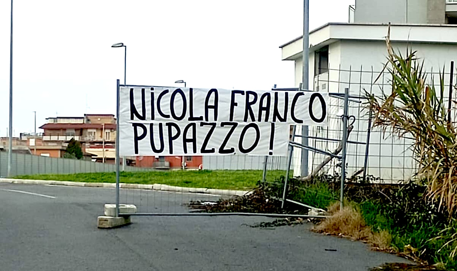 Striscione contro Nicola Franco