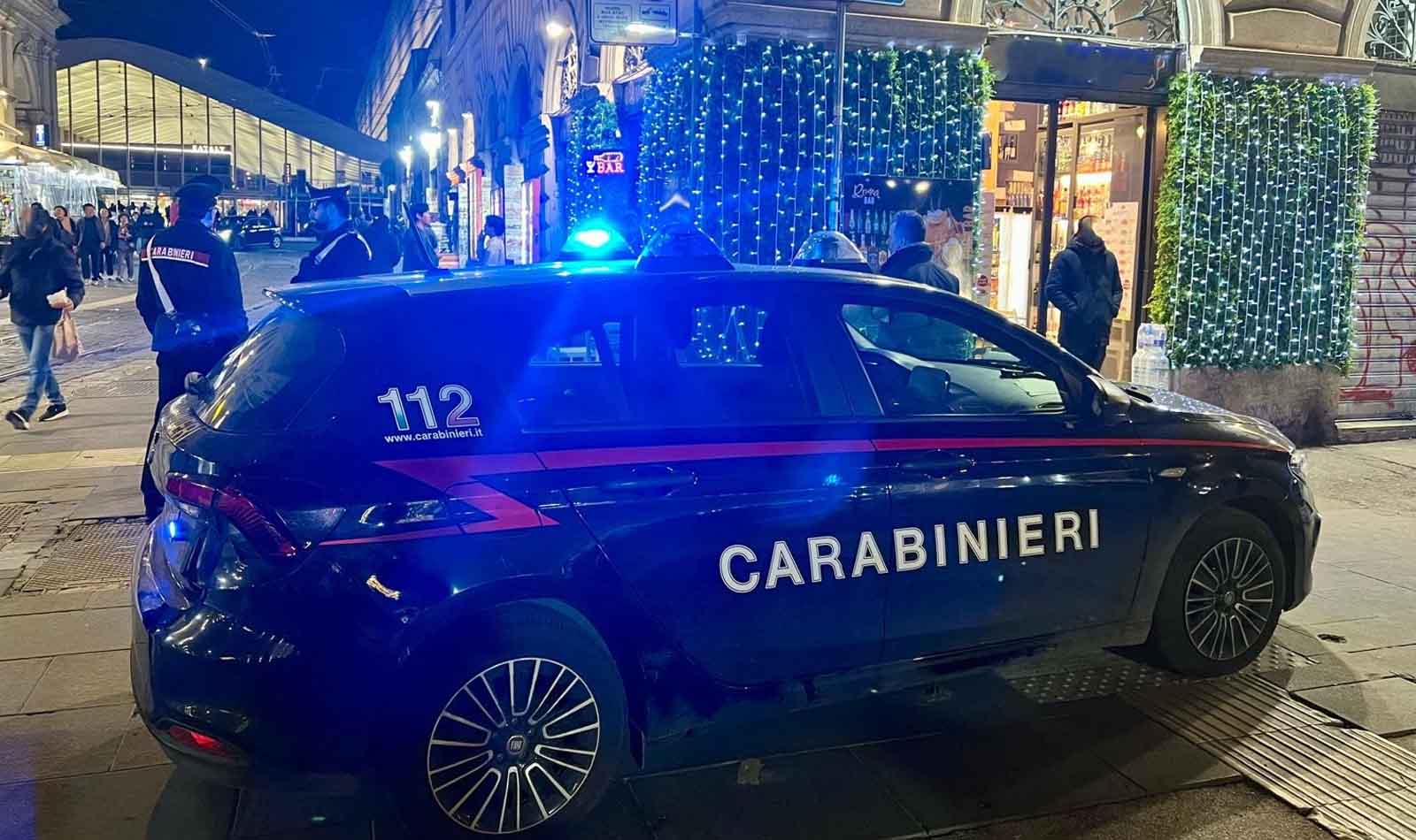 Carabinieri presi a calci e pugni Roma Esquilino Termini