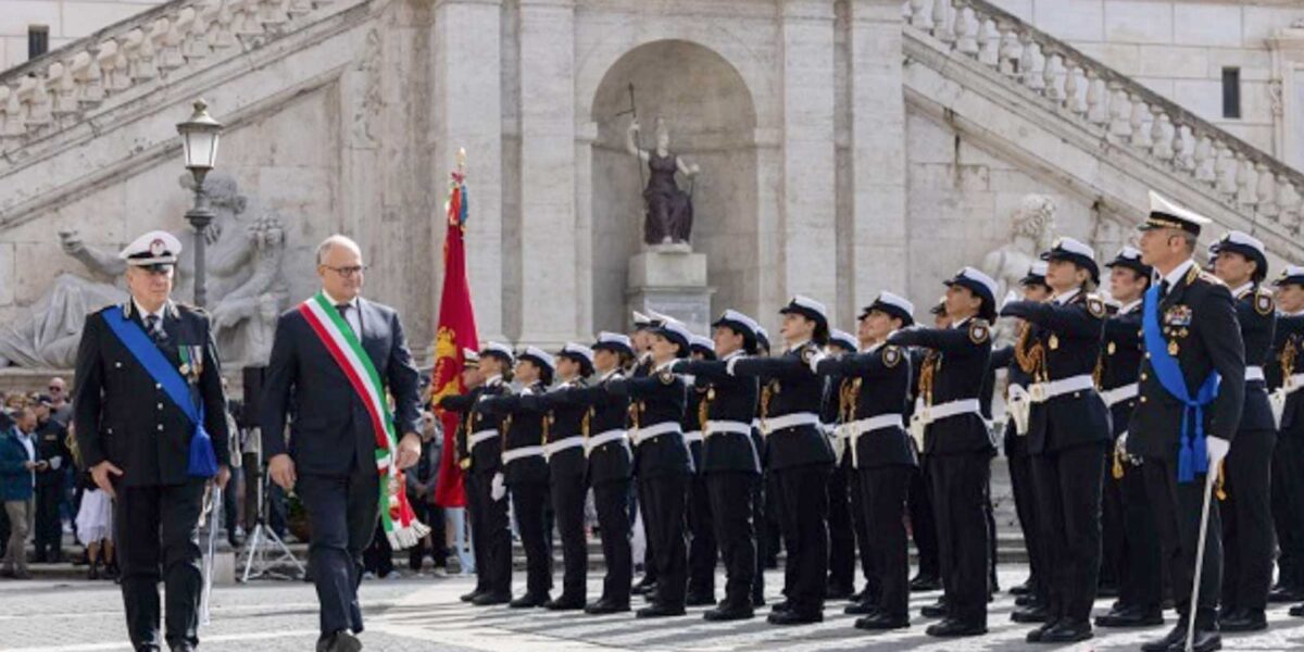 Roma, il sindaco Roberto Gualtieri in piazza del Campidoglio per i 150 anni della Polizia Locale