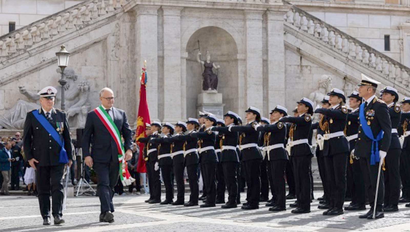 Roma, il sindaco Roberto Gualtieri in piazza del Campidoglio per i 150 anni della Polizia Locale