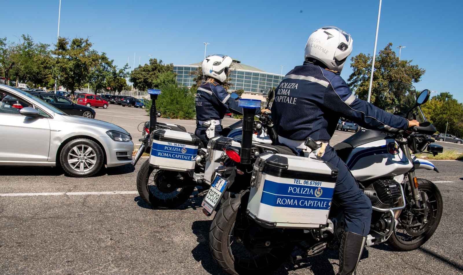 Roma Polizia Locale contro parcheggiatori abusivi