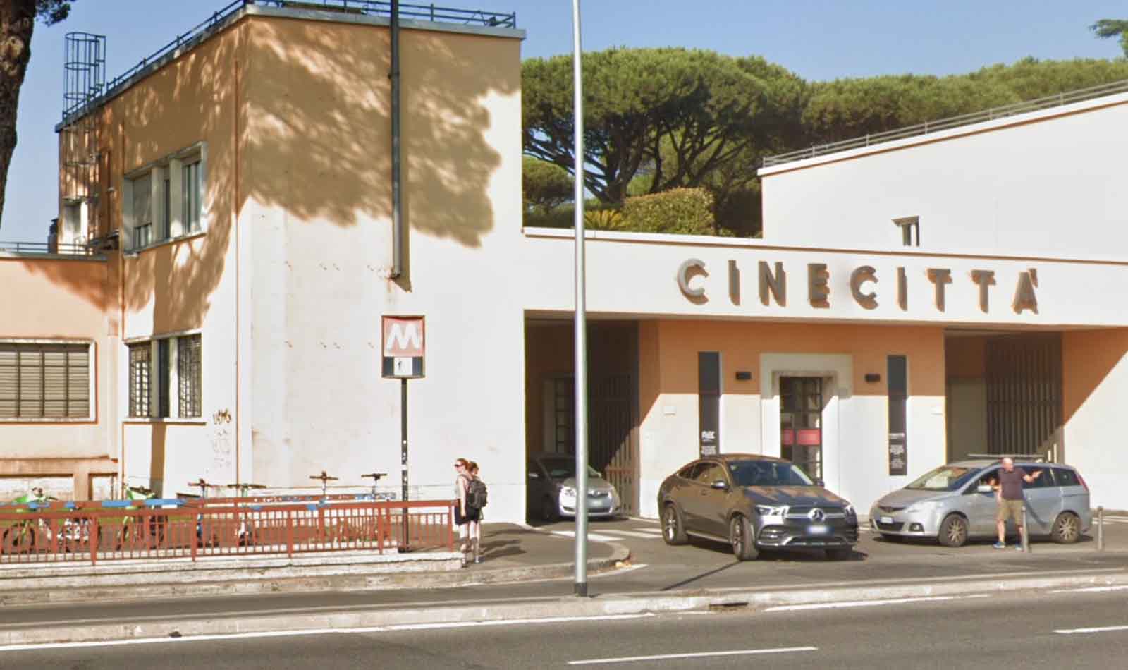 Roma aggressione metro Cinecittà