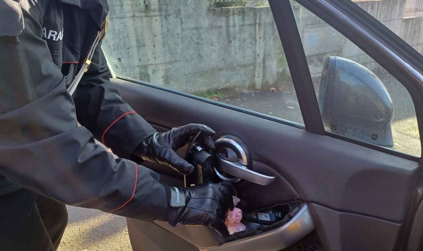 Roma, droga nascosta nelle auto a noleggio