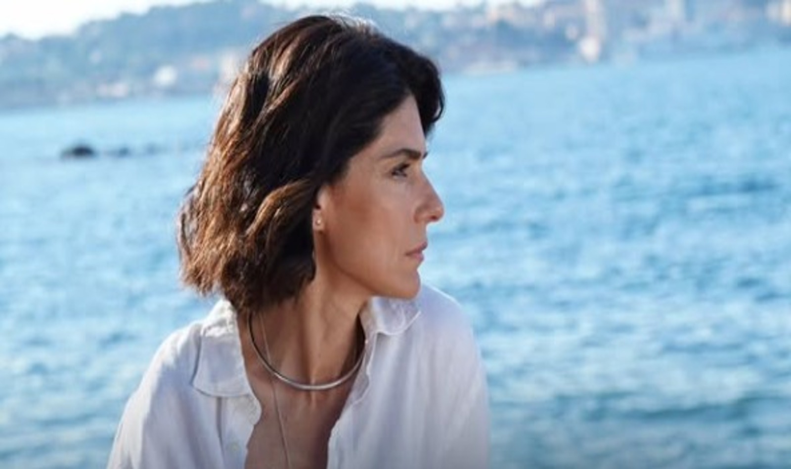 Anna Valle ne Le onde del passato su Canale 5